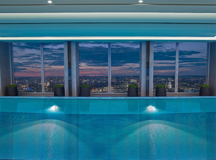 Shangri-La_Hotel_Skypool_Seen_In_The_City