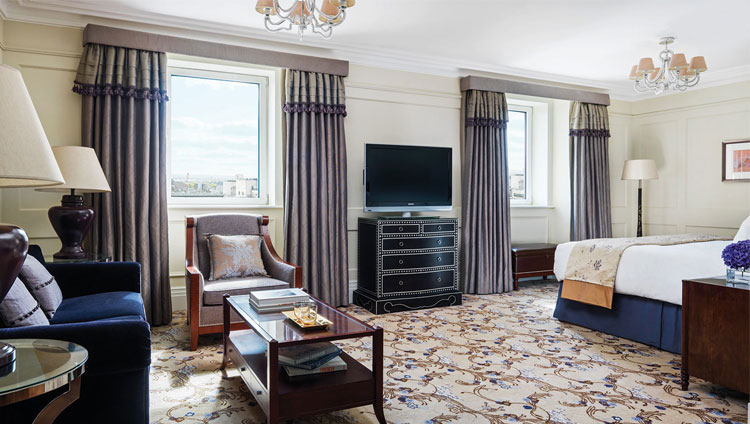 Langham_Bedroom_Seen_In_The_City