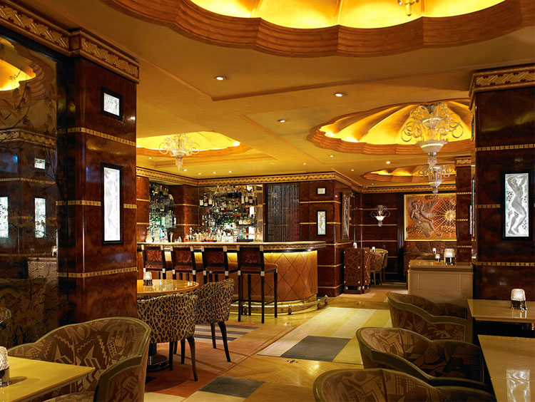 The_Ritz_Bar_Seen_In_The_City